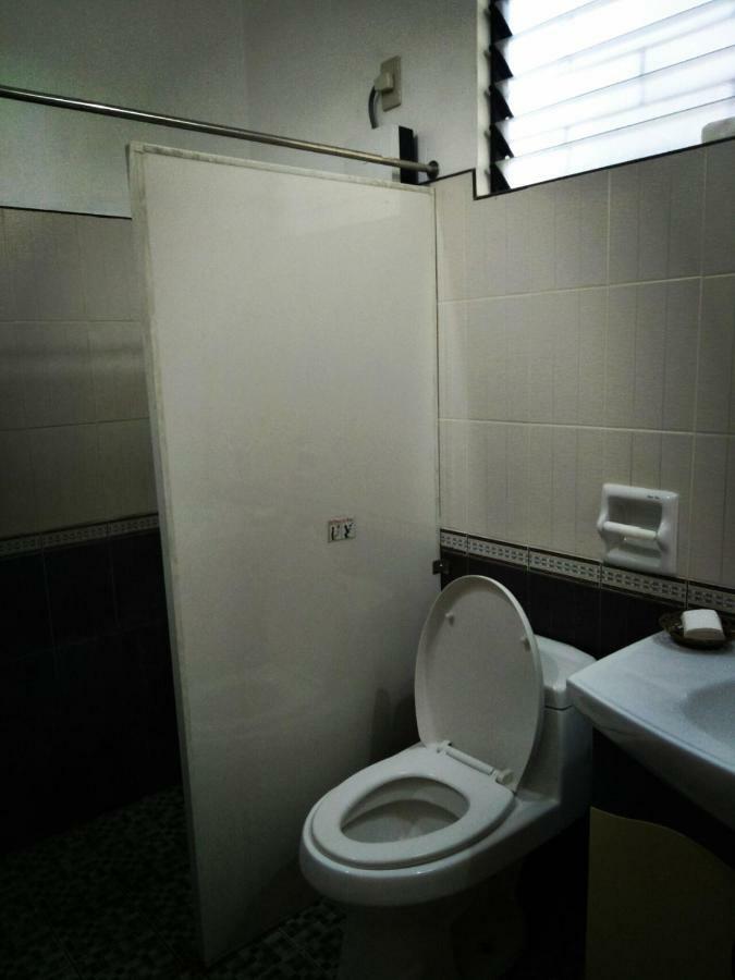 Хостел Cat Japanese Only At Uh Huh House Cebu Екстер'єр фото